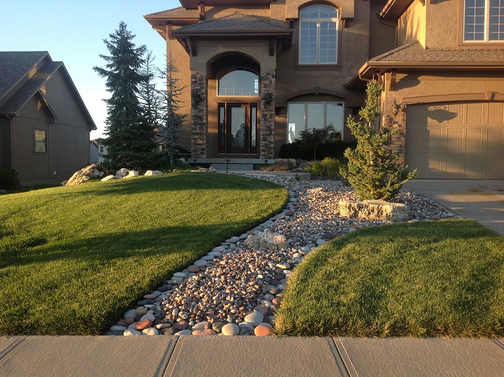 Effortless Elegance: Crafting a Stunning Low-Maintenance Landscape That Thrives